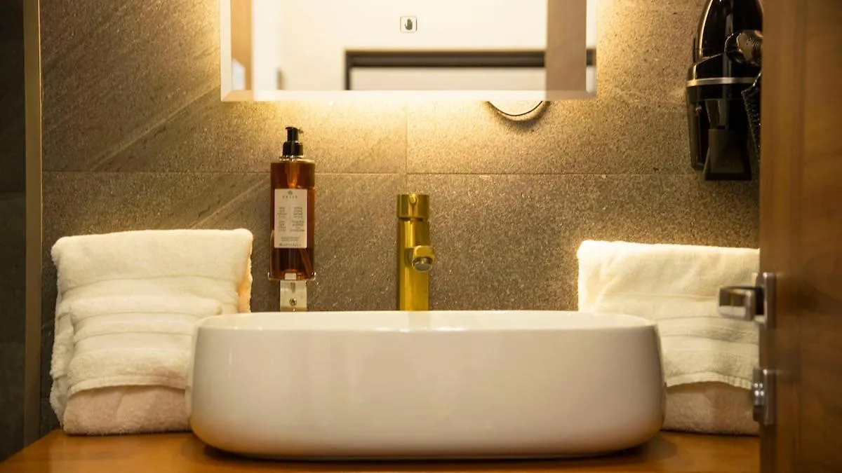 Apochi Hotel Tbilisi 4*,  Georgien